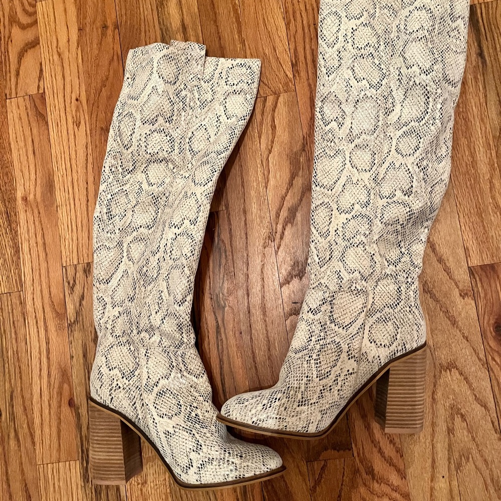 Elegant Snakeskin Heeled Boots